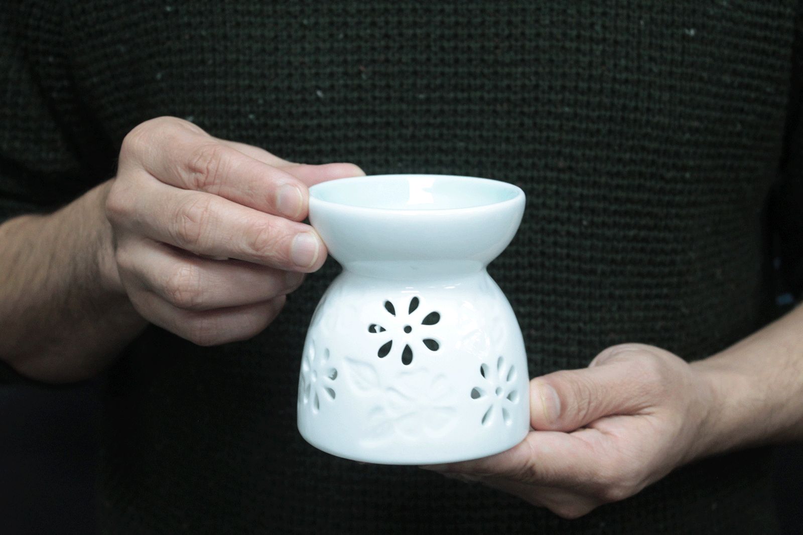 Classic White Oil Burner – Floral with Teal Well – white oil burner, alternate product view 2